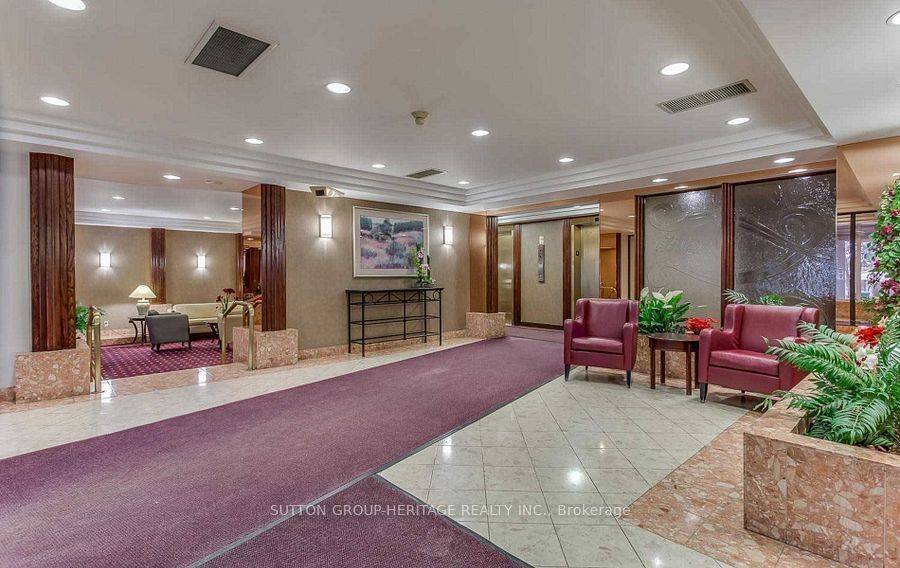22 Hanover RD #605, Brampton, ON L6S 5K7