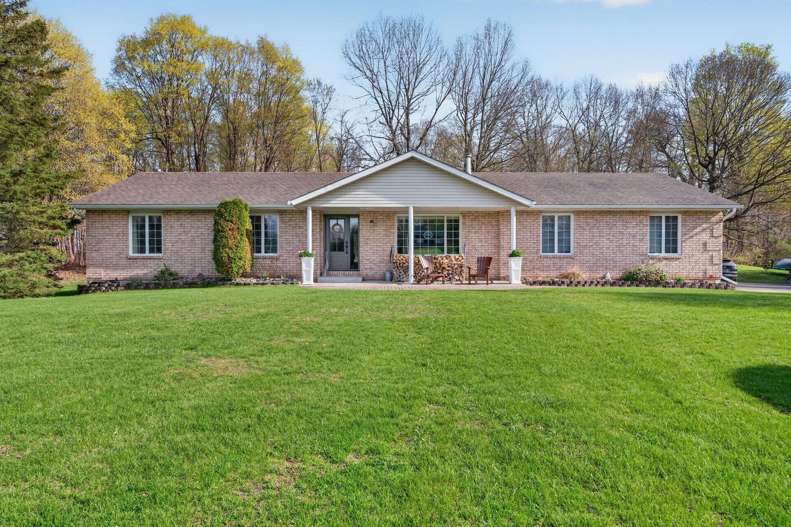 487 COUNTY 2 RD E, Front Of Leeds & Seeleys Bay, ON K7G 2V4