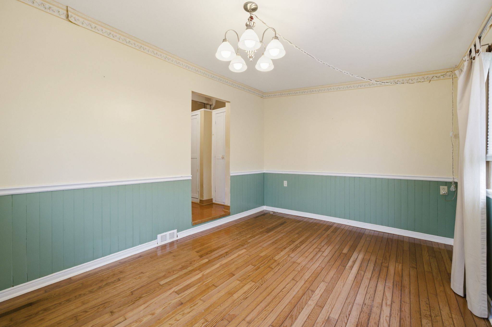 34 Royal RD, Prince Edward County, ON K0K 2P0