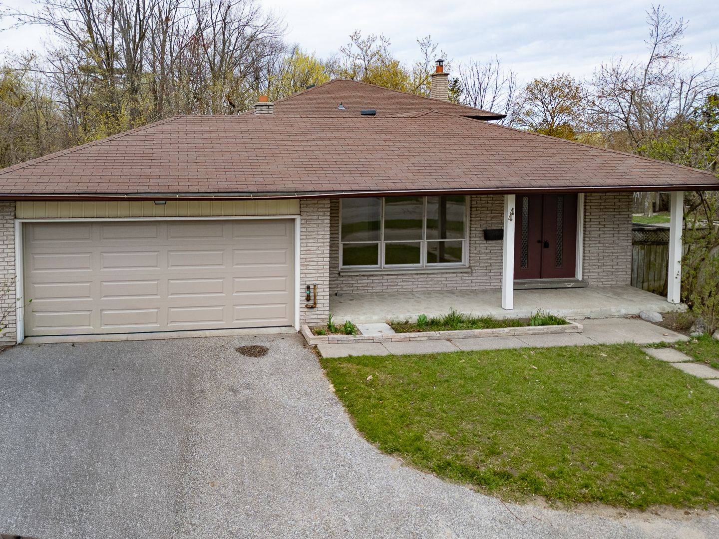 44 Marshall ST, Barrie, ON L4N 3S7