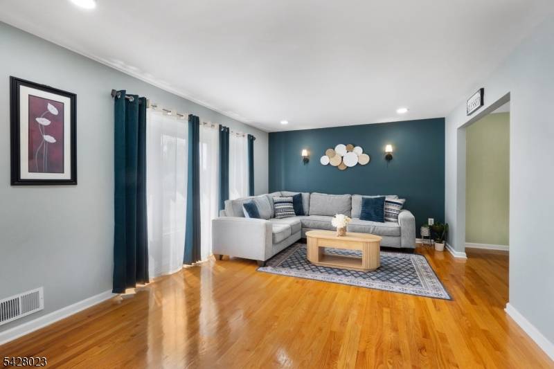 173 Beekman Ln, Hillsborough Twp., NJ 08844