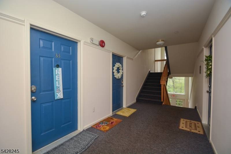 33 Crestview Ln, Mount Arlington Boro, NJ 07856