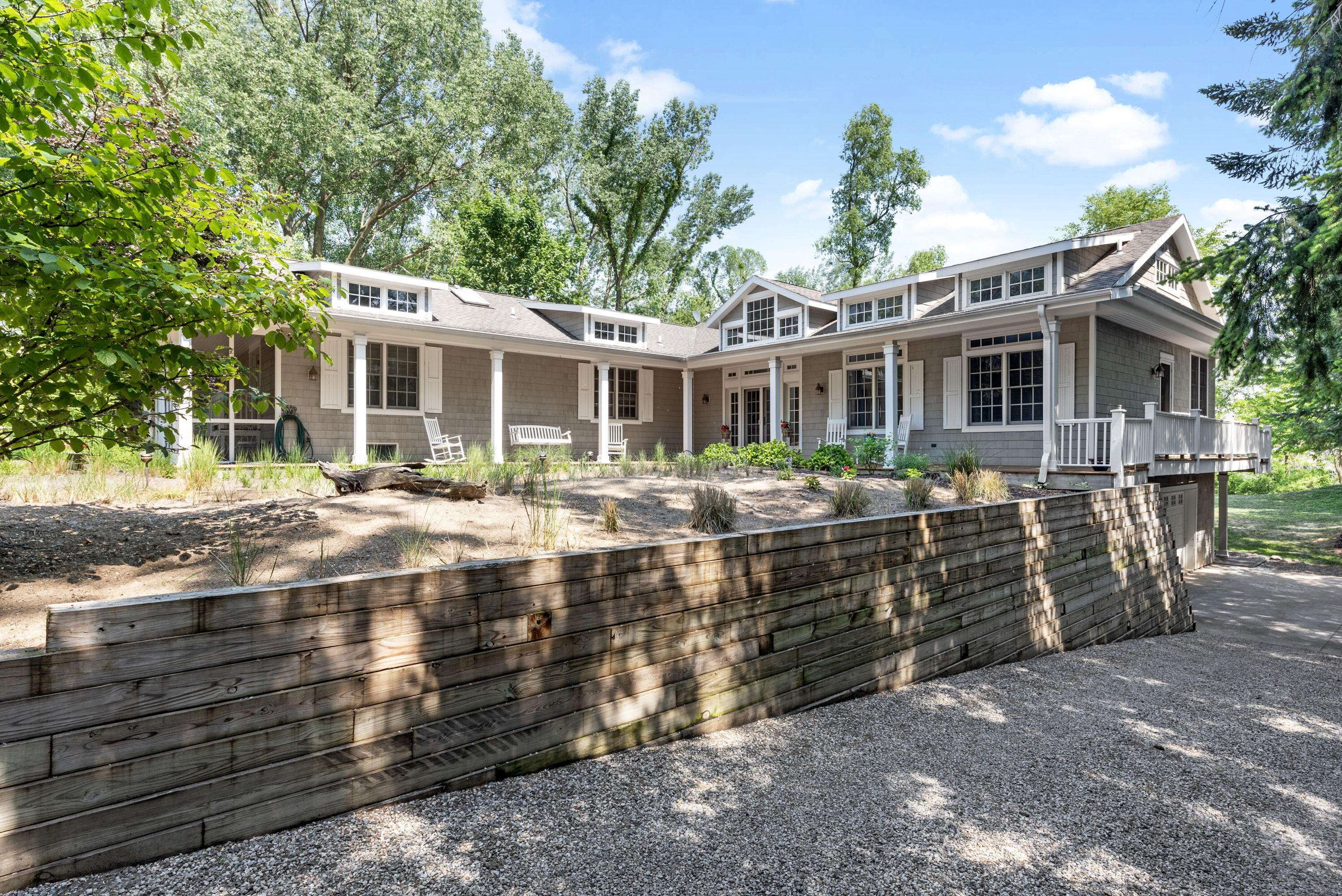 331 Marquette DR, New Buffalo City, MI 49117