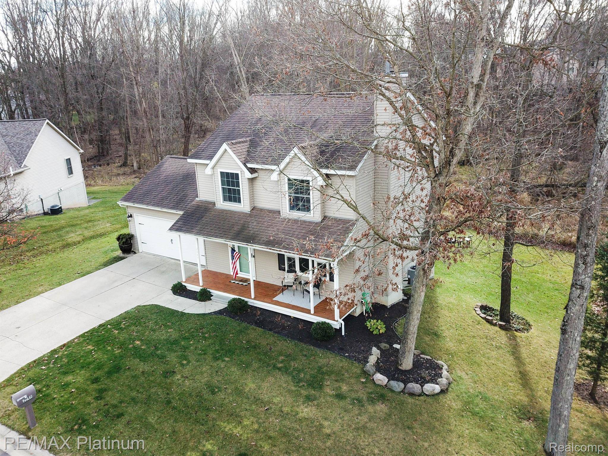 2049 LAUREL OAK DR, Oceola Township, MI 48855