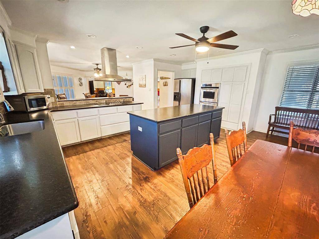 903 N Hoover Avenue, Cameron, TX 76520