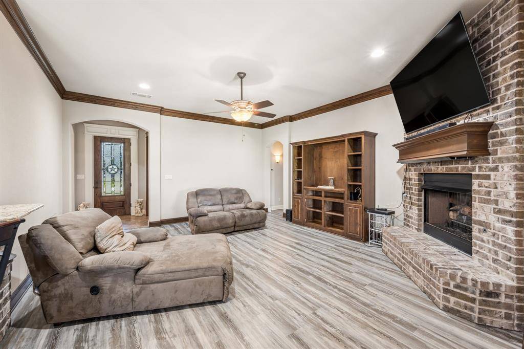 3000 Elkton Drive, Granbury, TX 76049