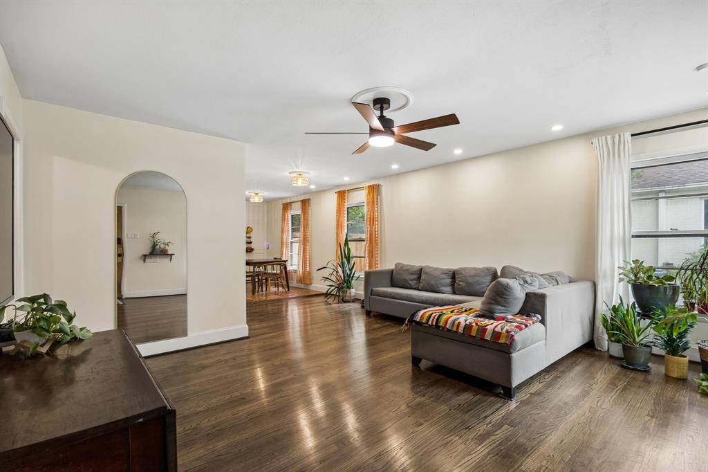 2006 Elmwood Boulevard, Dallas, TX 75224