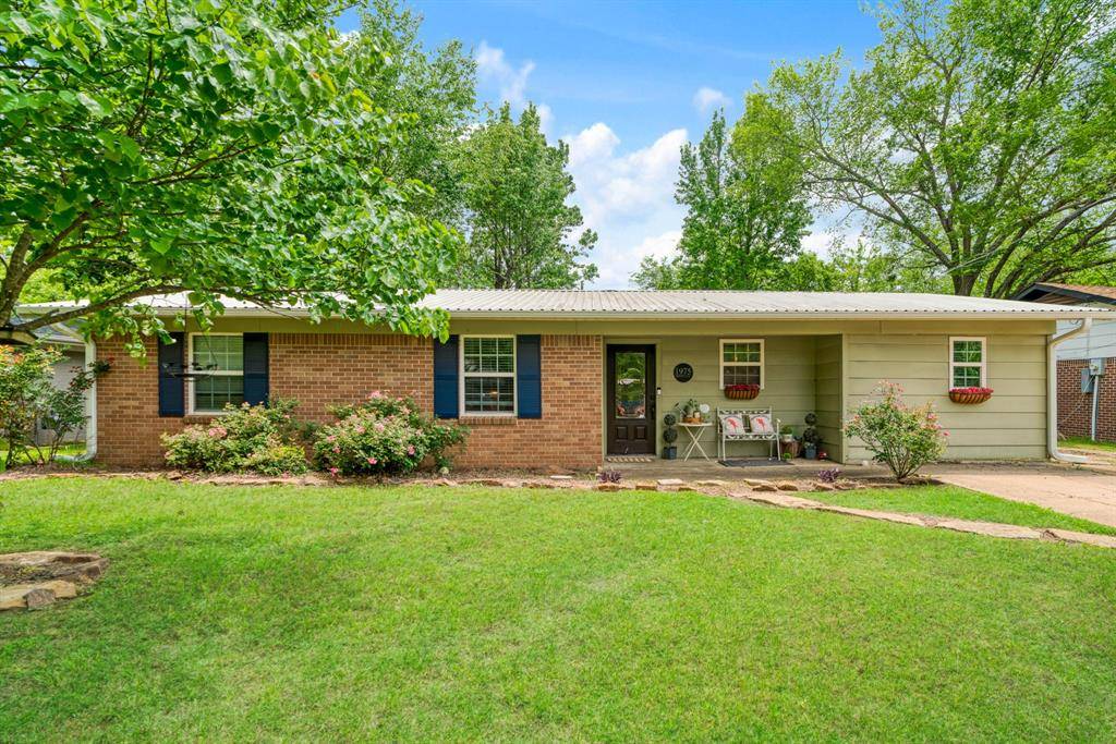 1975 Brown Avenue, Paris, TX 75460