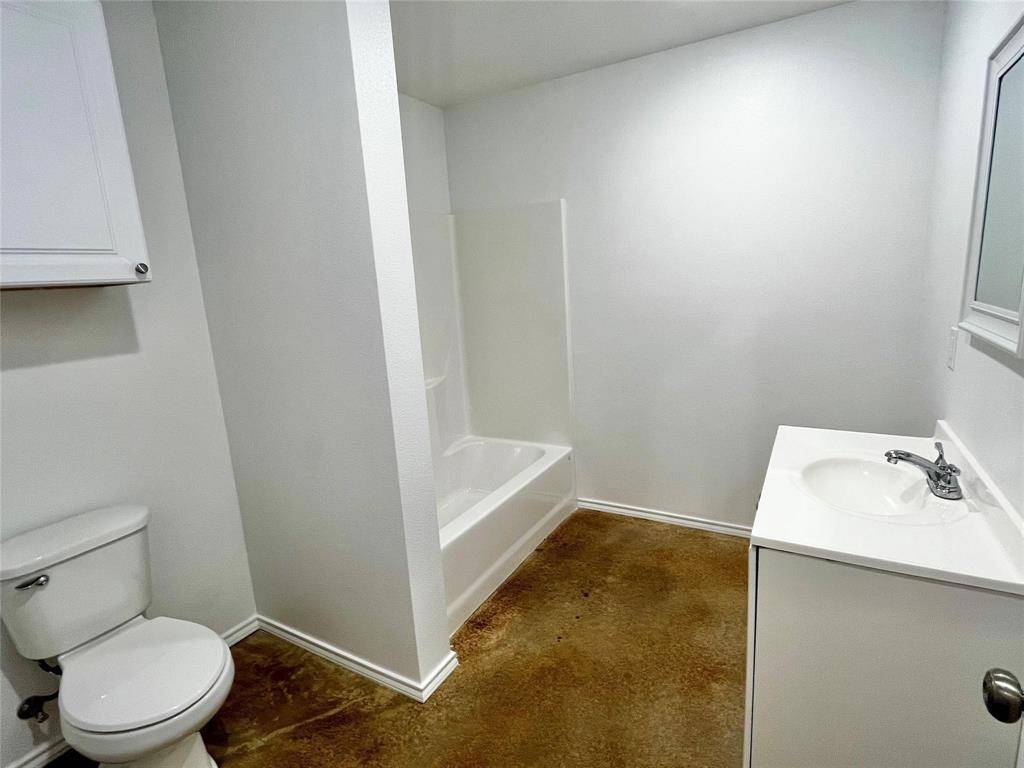 618 Thomas Street #A, Bonham, TX 75418