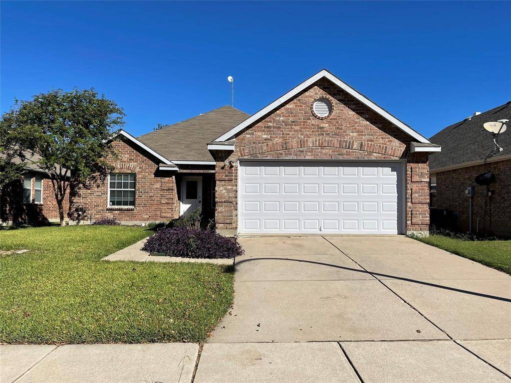 1937 Creek Crossing Drive, Fort Worth, TX 76247