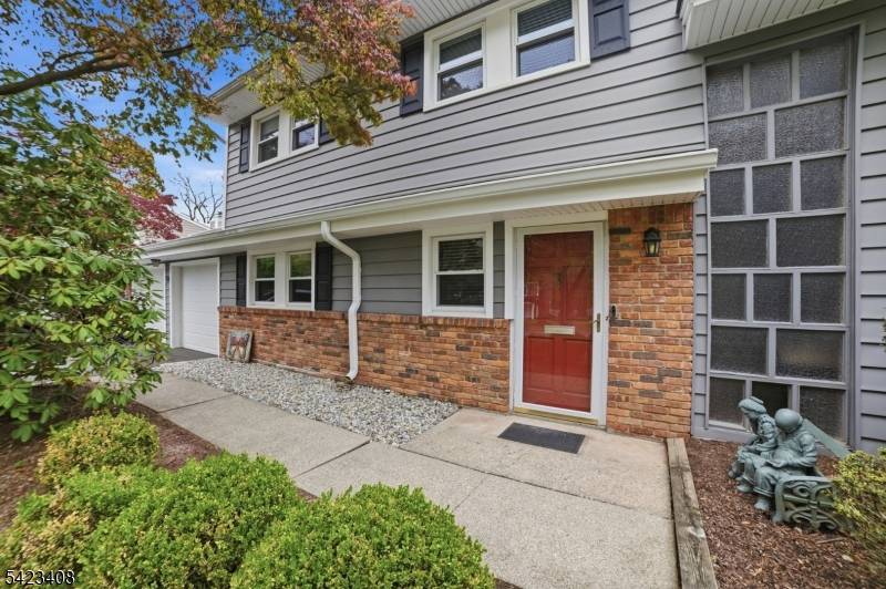 50 Knollwood Dr, Livingston Twp., NJ 07039