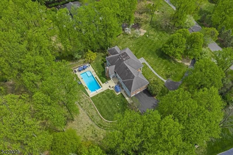 5 Chilton Rd, Chester Twp., NJ 07930