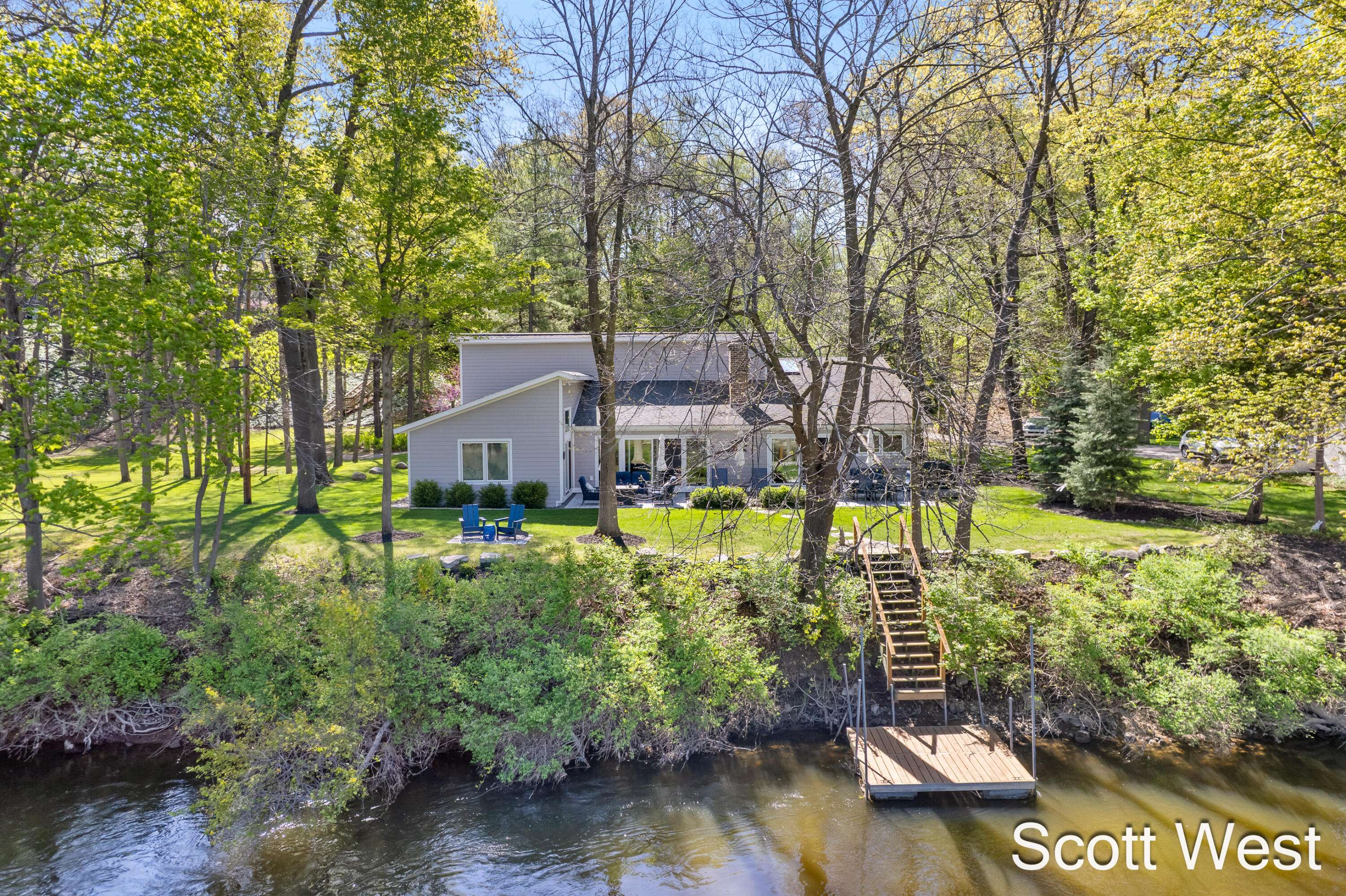 2909 Cascade Springs DR SE, Cascade Twp, MI 49546