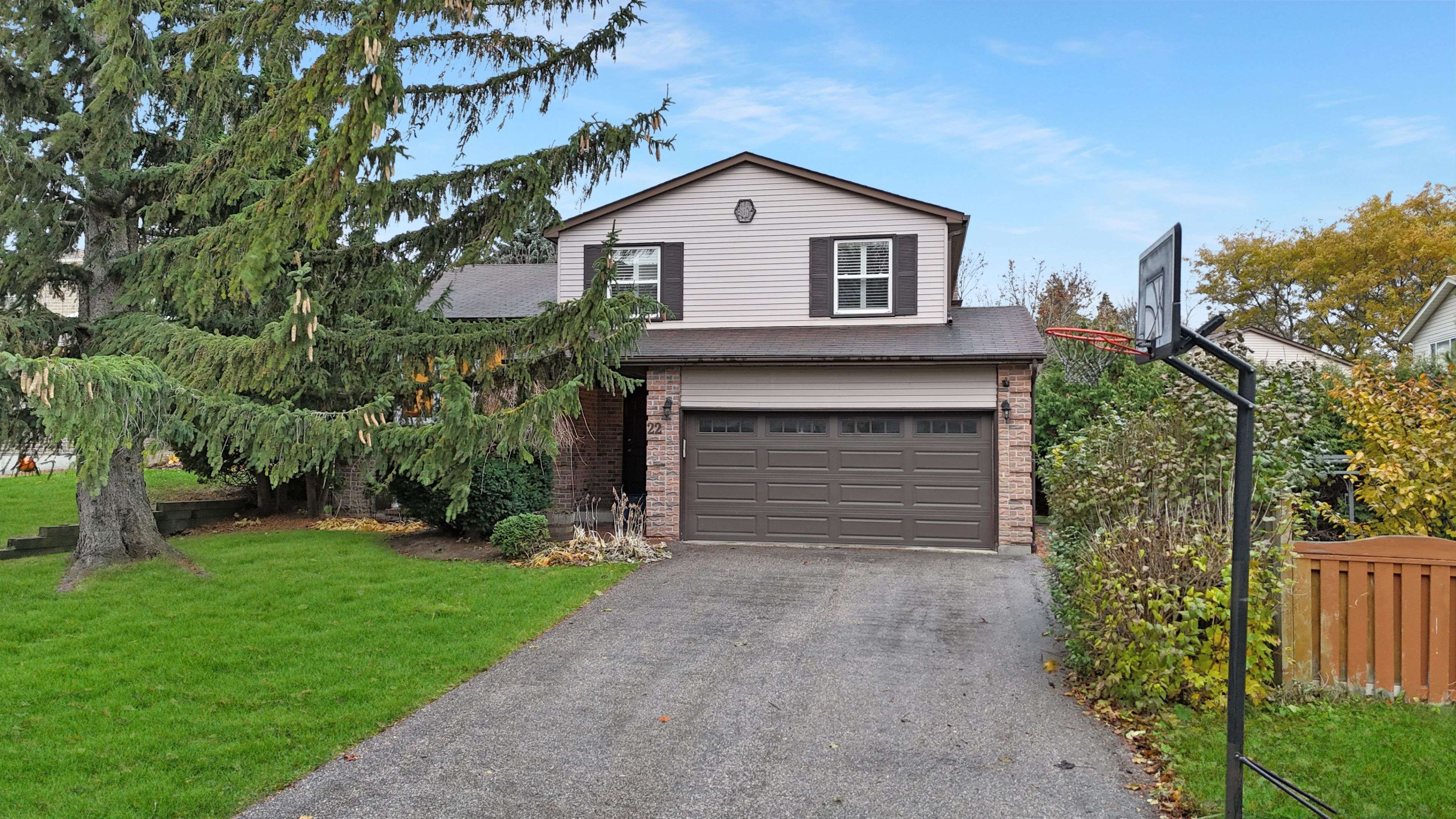 22 Avondale CRES, Aurora, ON L4G 3P6