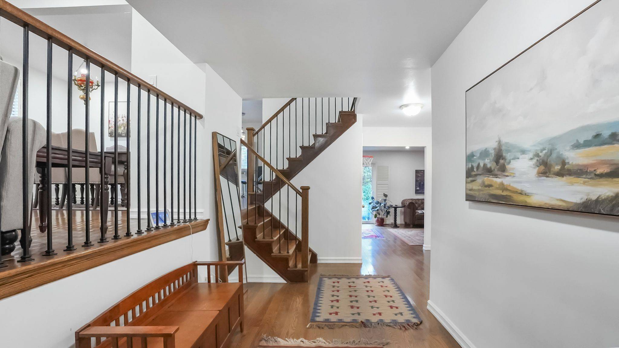 22 Avondale CRES, Aurora, ON L4G 3P6