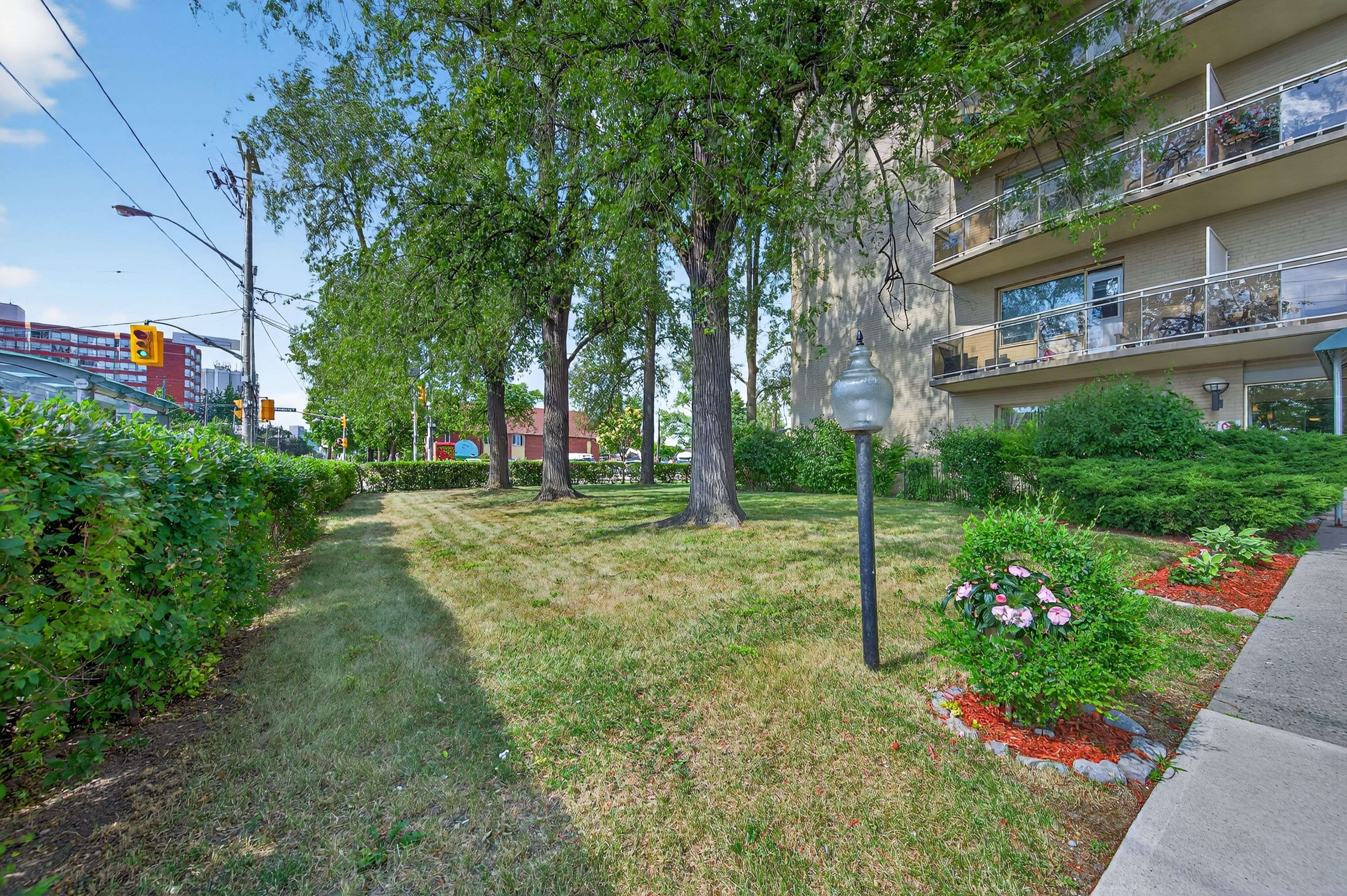 2961 Dufferin ST #202, Toronto W04, ON M6B 3T2
