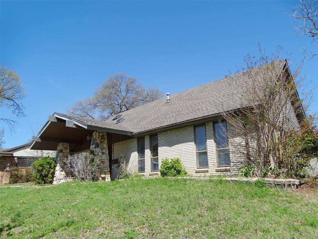 815 Wood River Road, Dallas, TX 75232
