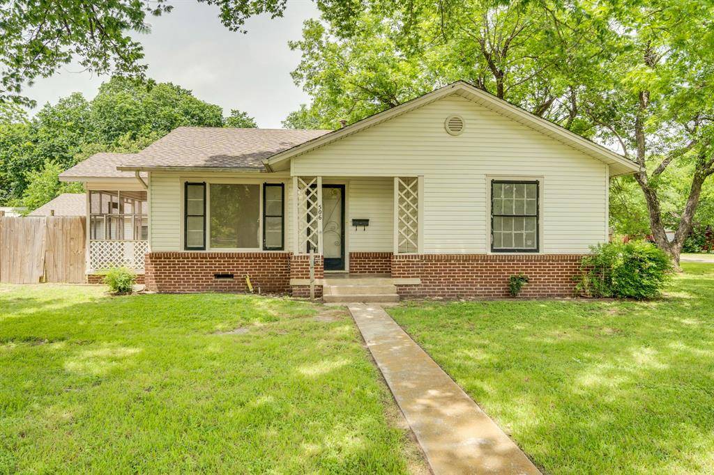 506 E Waco Street, Ennis, TX 75119