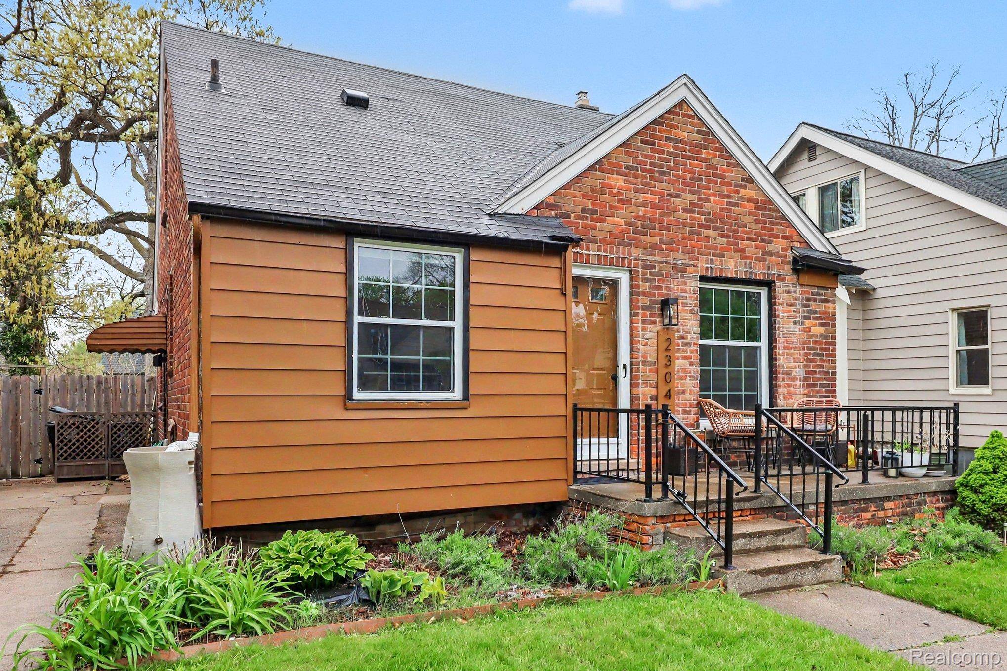 23045 Sherman ST, Oak Park, MI 48237