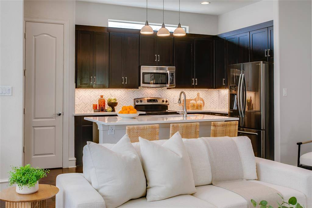 2100 N Fitzhugh Avenue #H, Dallas, TX 75204