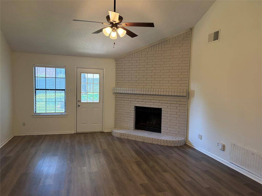 112 Cinnamon Lane, Euless, TX 76039