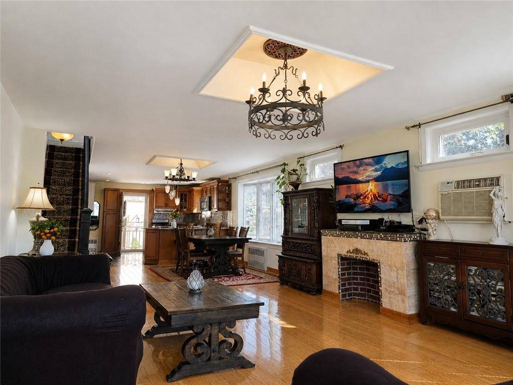 8225 7th AVE, Brooklyn, NY 11228