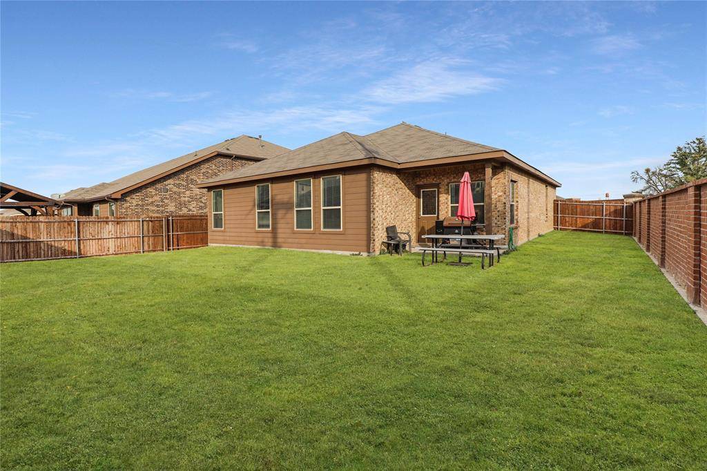 100 Creek Terrace Drive, Saginaw, TX 76131
