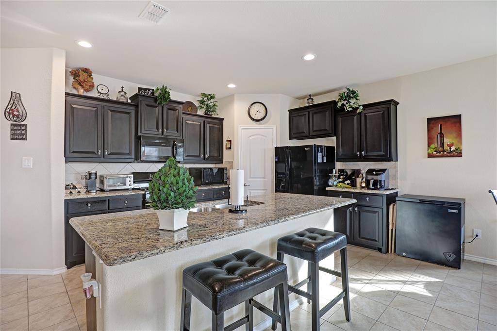 100 Creek Terrace Drive, Saginaw, TX 76131