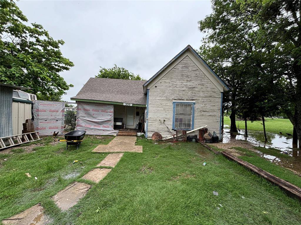 309 S Barry Street, Mertens, TX 76666