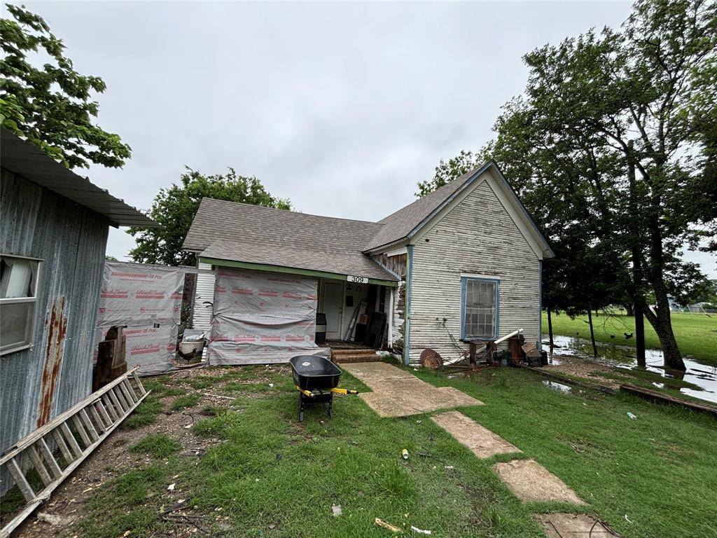 309 S Barry Street, Mertens, TX 76666