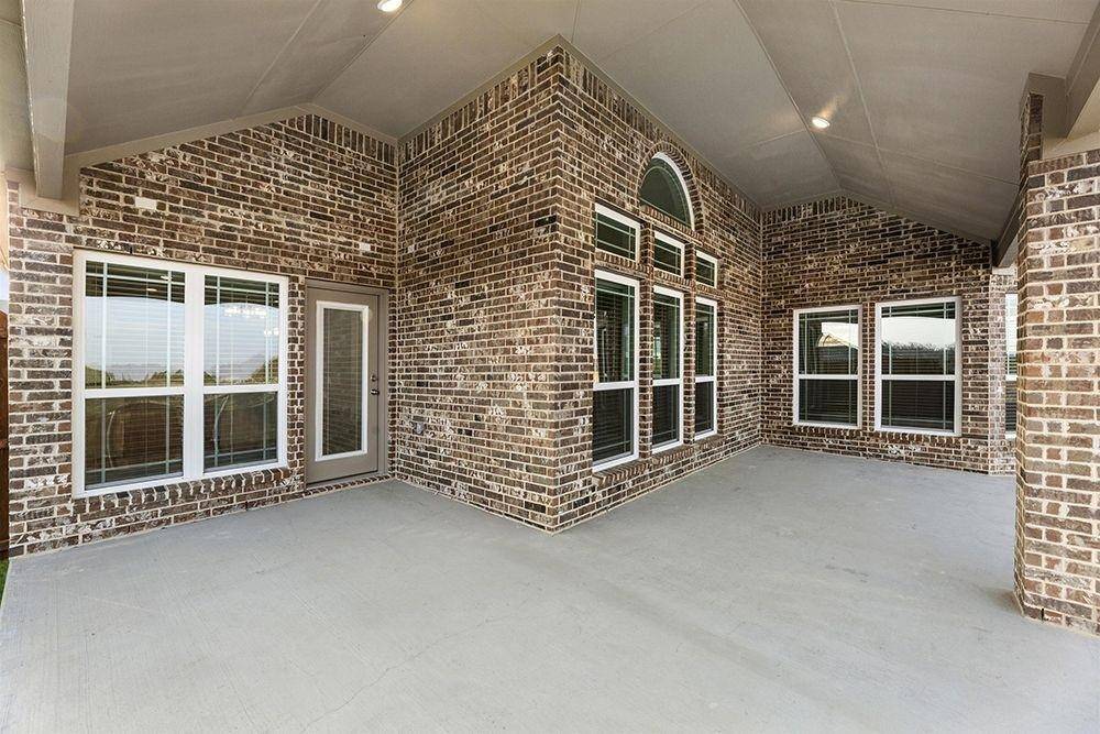 2610 White Plains Drive, Midlothian, TX 76065