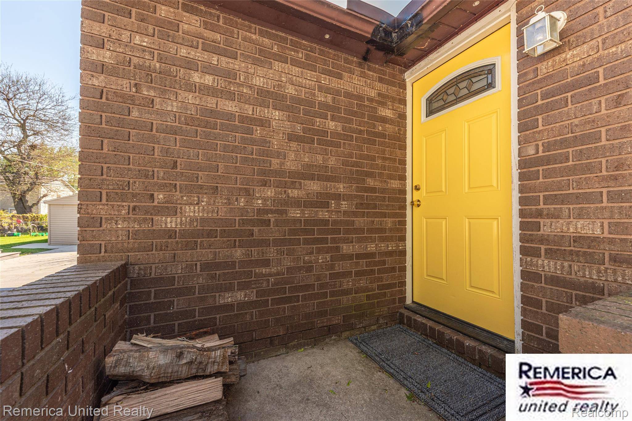 29821 Munro ST, Gibraltar, MI 48173
