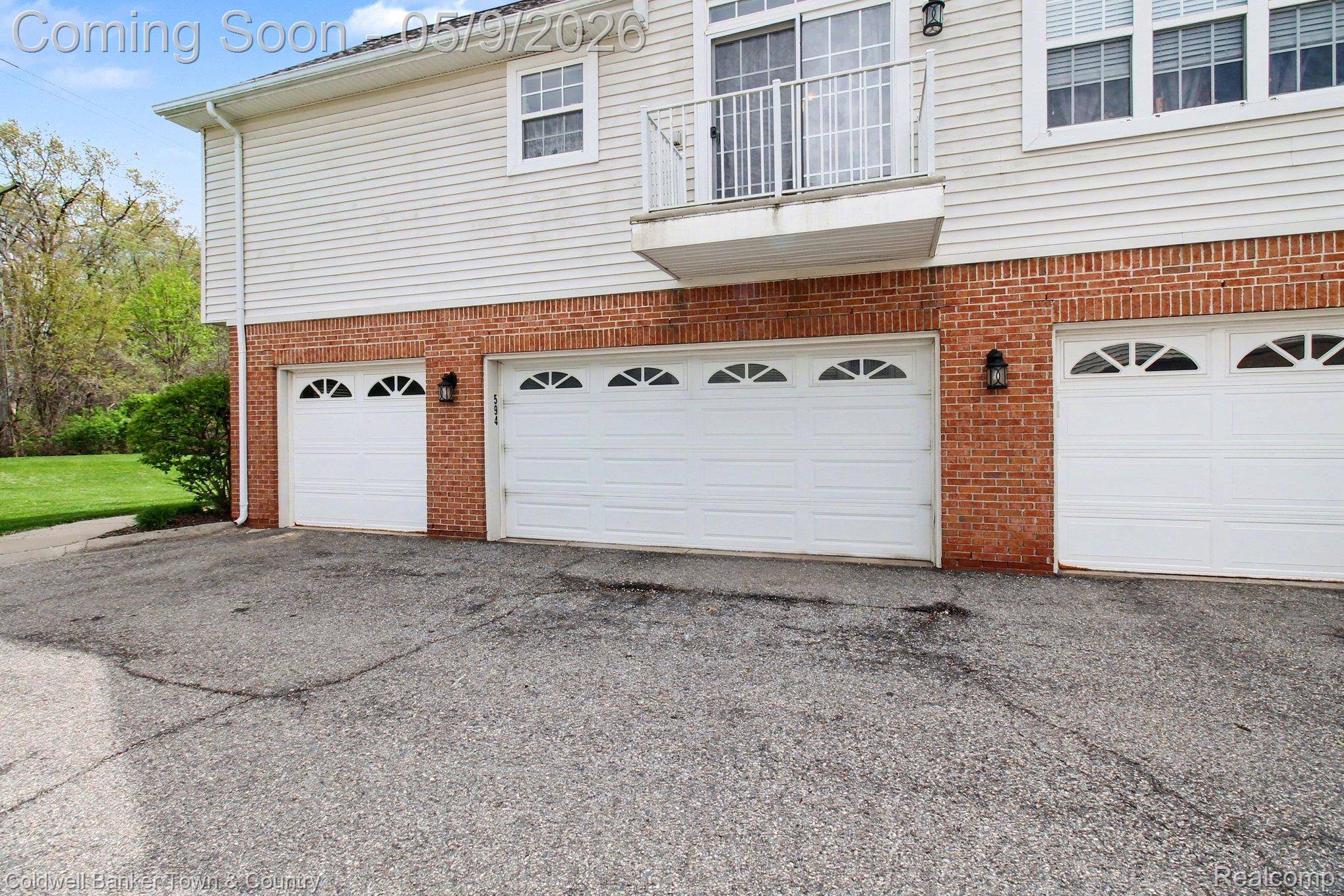 594 Olde English CIR, Howell Township, MI 48855