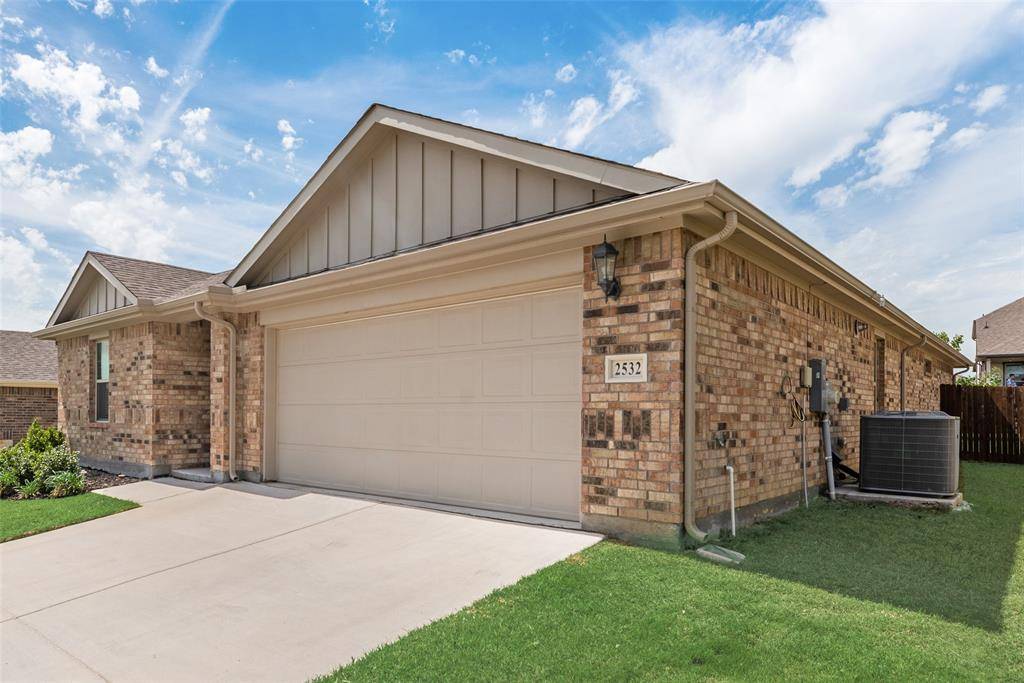 2532 Ponca Drive, Fort Worth, TX 76179