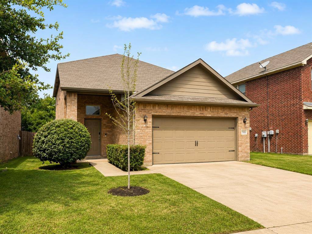 5548 Thunder Bay Drive, Fort Worth, TX 76119