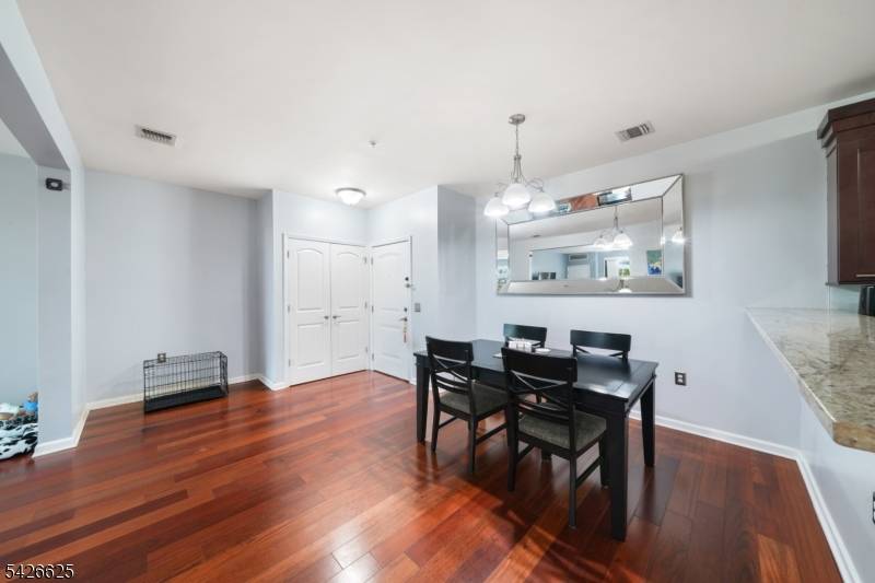 104 E Elizabeth Ave #310, Linden City, NJ 07036