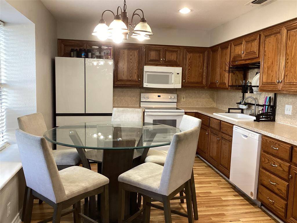 5915 Willow Branch Drive, Arlington, TX 76017