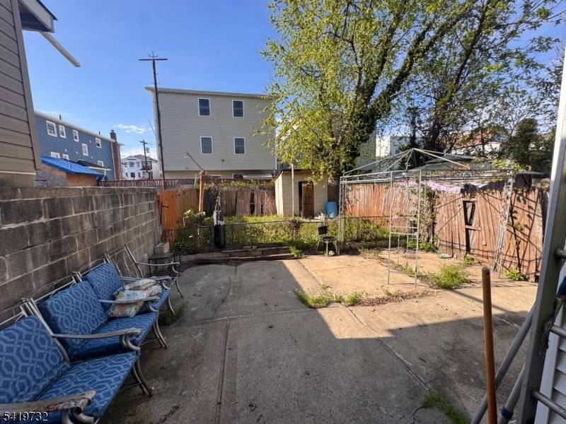 321 S 5Th St, Elizabeth City, NJ 07206