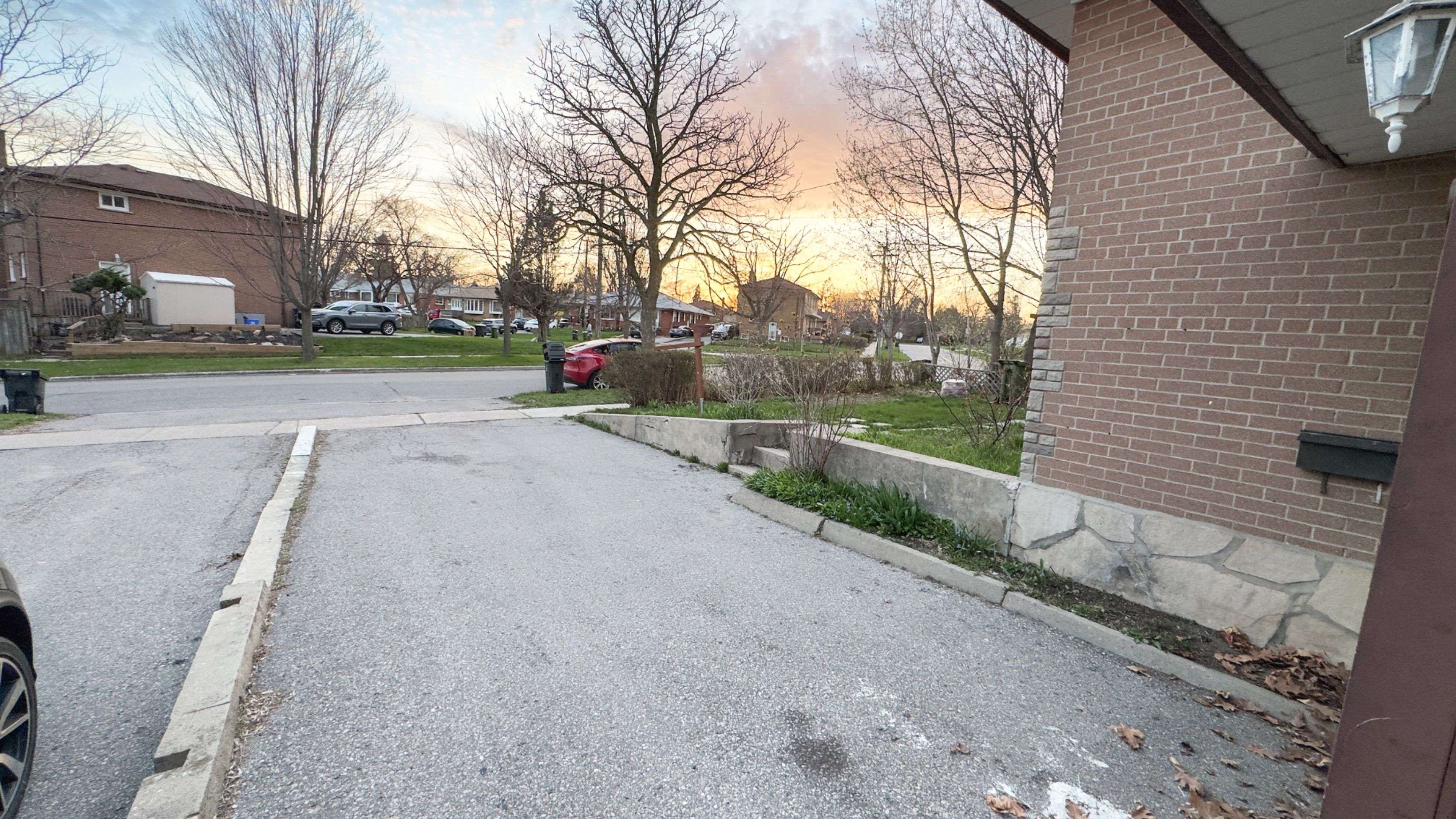 65 Sharbot AVE, Toronto E09, ON M1H 1Z2