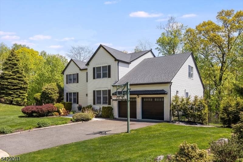 55 Highwood Rd, West Orange Twp., NJ 07052
