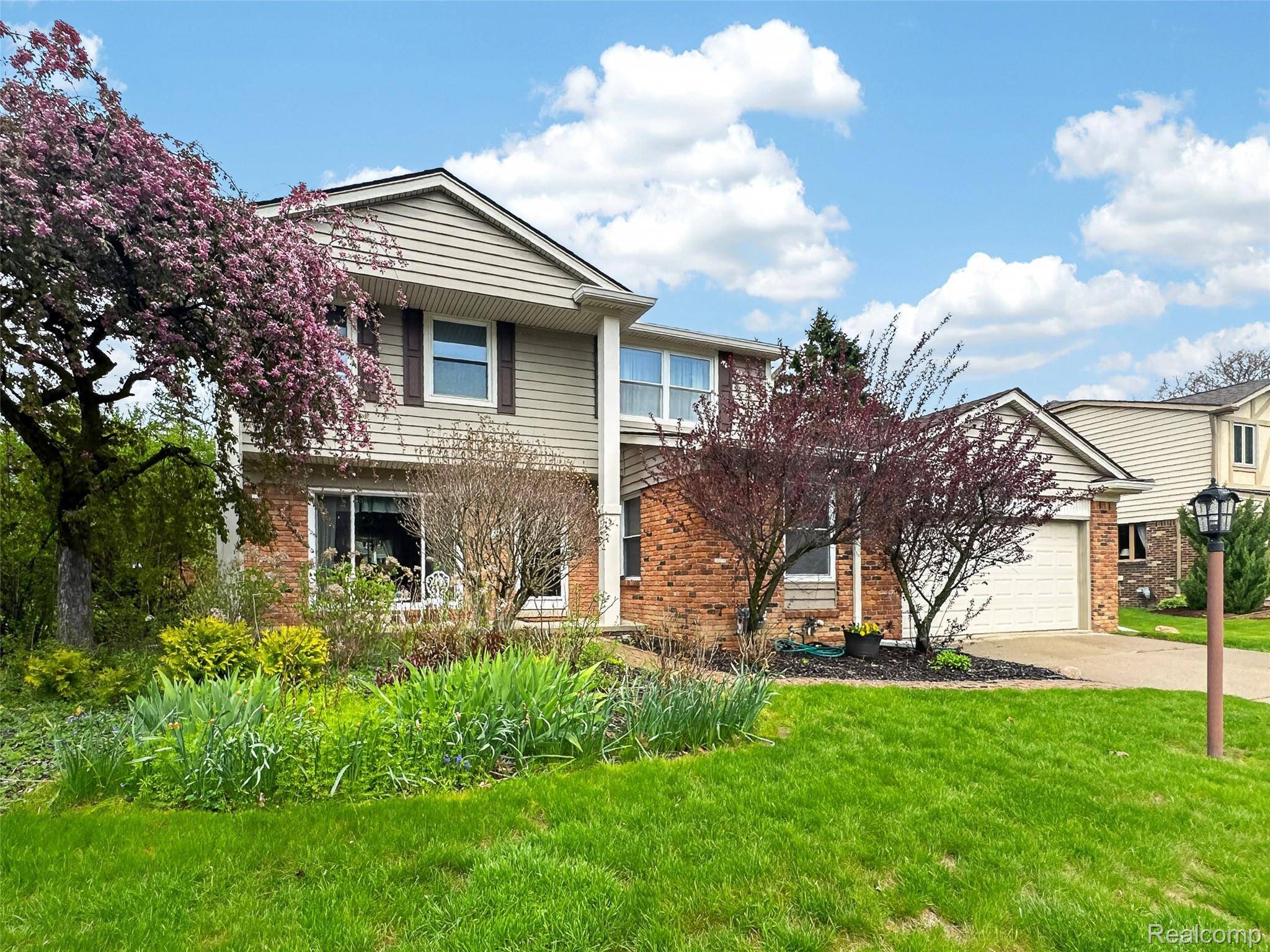 2578 Powderhorn Ridge RD, Rochester Hills, MI 48309