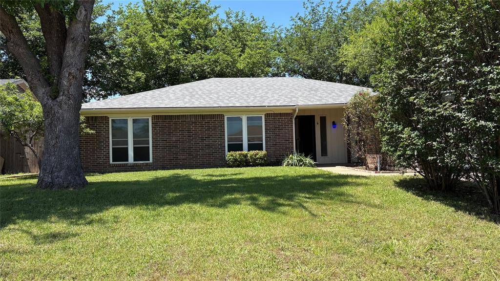 400 Indian Crest Drive, Saginaw, TX 76179