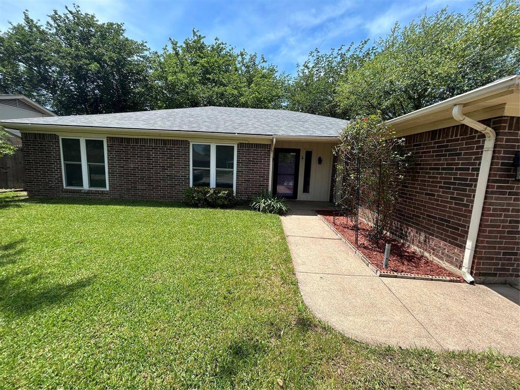 400 Indian Crest Drive, Saginaw, TX 76179