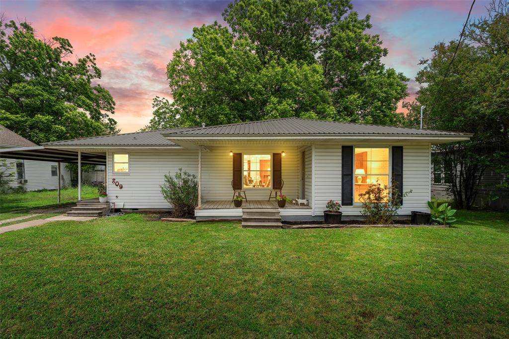 809 E Limestone Avenue, Mart, TX 76664