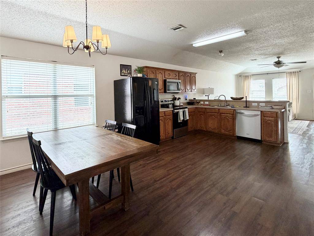 1421 Jacksons Run, Greenville, TX 75402
