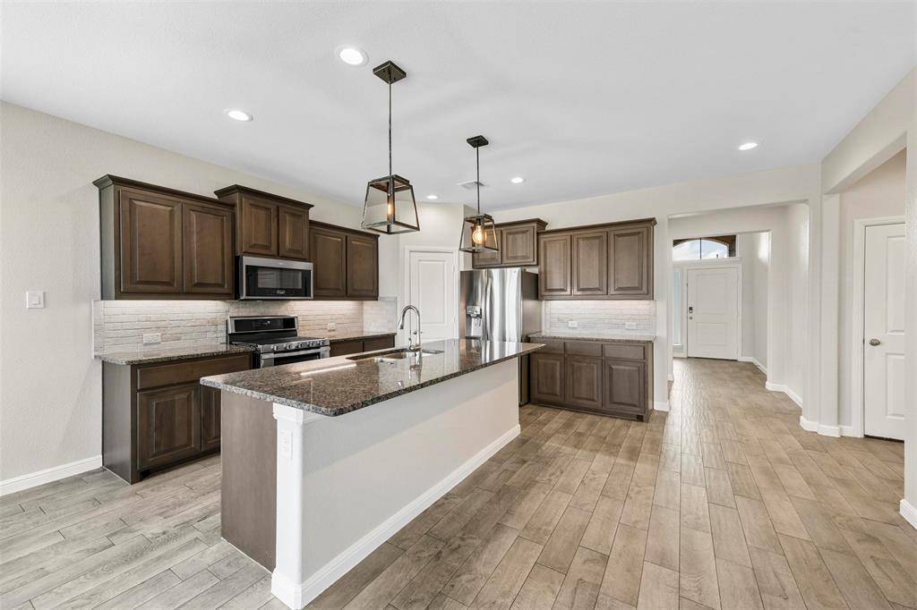 3318 Camden Creek Road, Krum, TX 76249