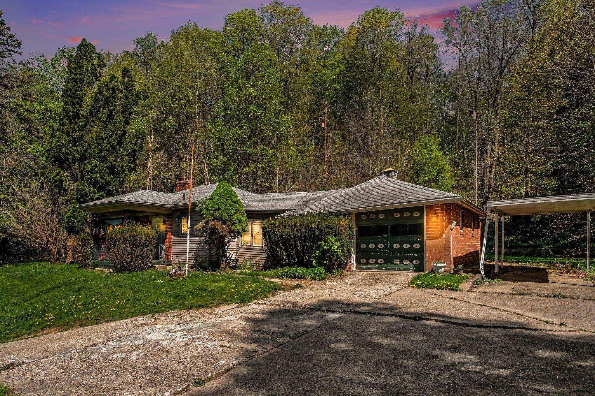 8976 Division AVE S, Byron Twp, MI 49315