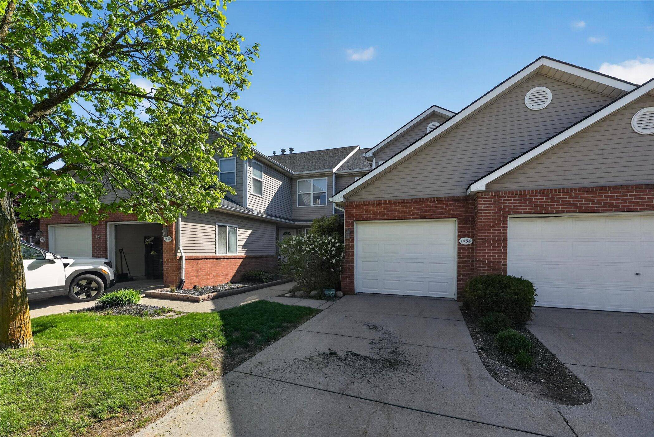 1434 Steeplechase CT #60, Howell, MI 48843