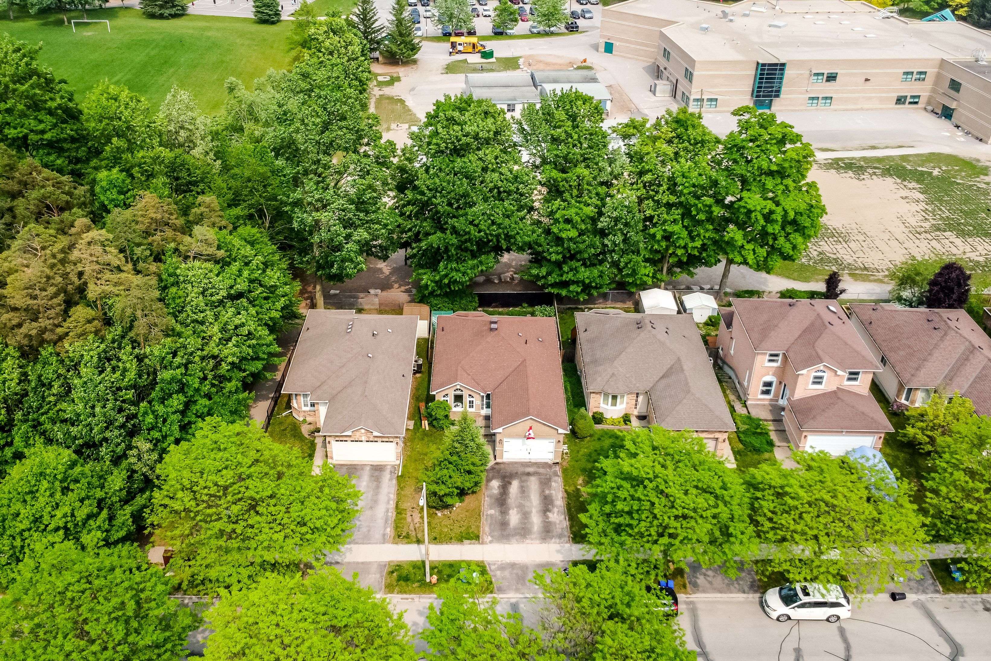37 Nicholson DR, Barrie, ON L4N 8L7