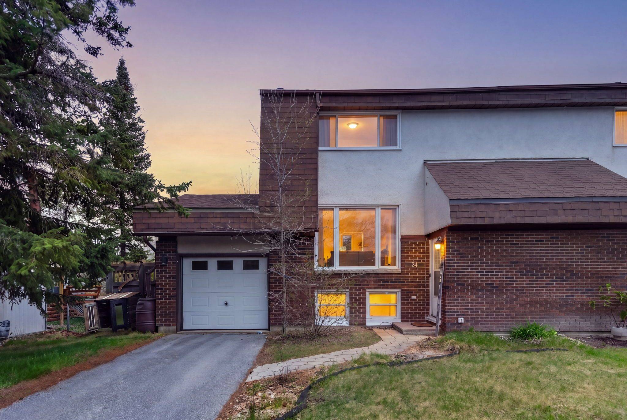 24 Westcliffe RD, Bells Corners And South To Fallowfield, ON K2H 7X4